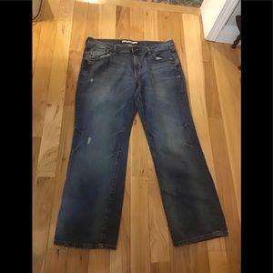 Old navy blue jeans woman pants size 16 regular size distressed. EUC